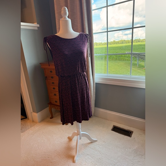 EUC Loft knee-length dress - Picture 2 of 6